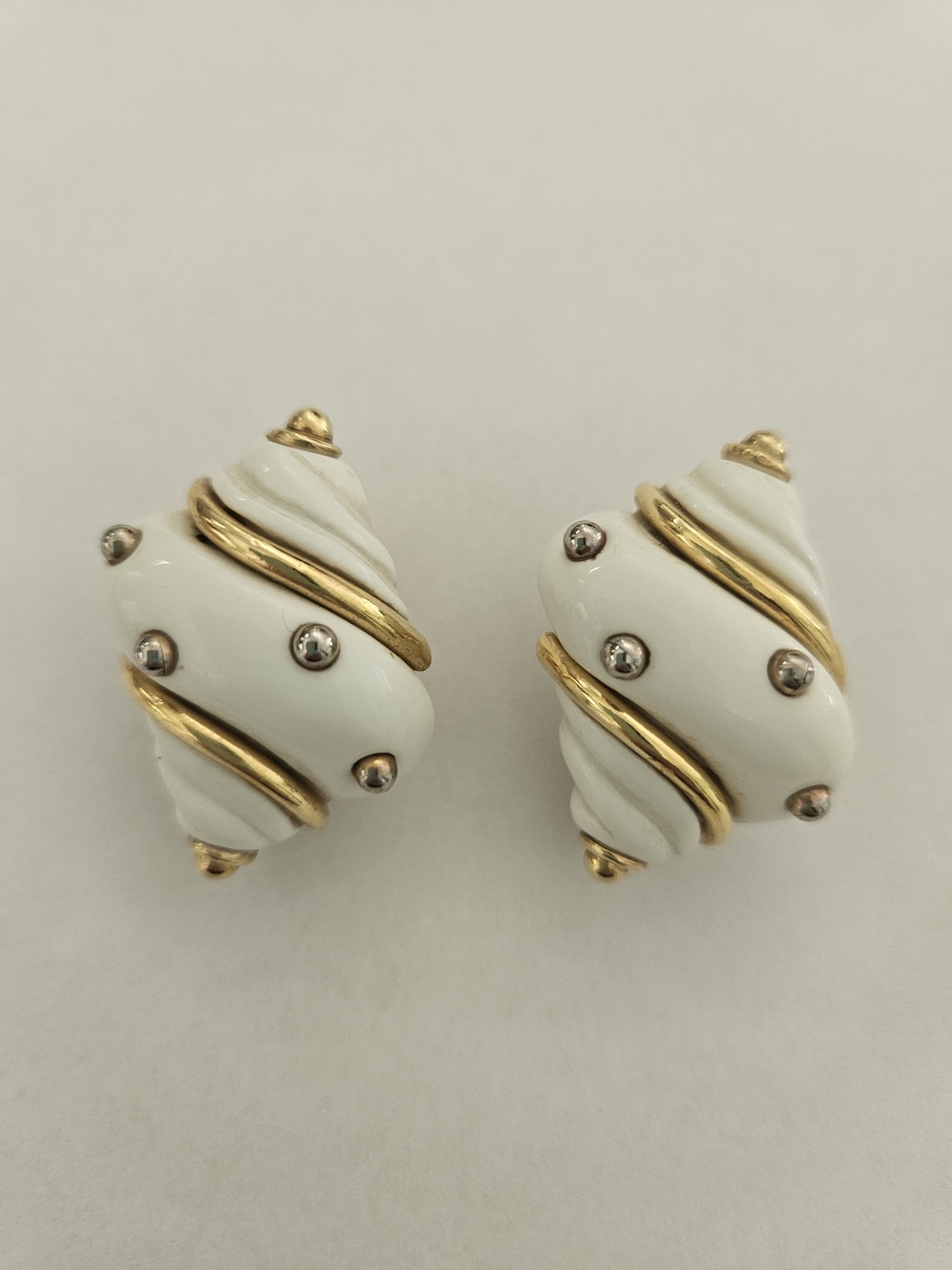 Vintage Kenneth Jay Lane Shell Clip-On Earrings White Cream Gold 80s